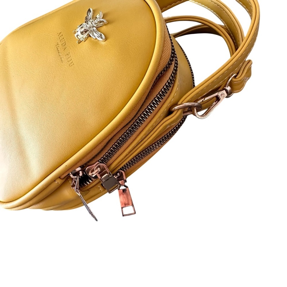 Crossbody Mustard Mini Bag | Aluda Piju - Picture 4 of 8